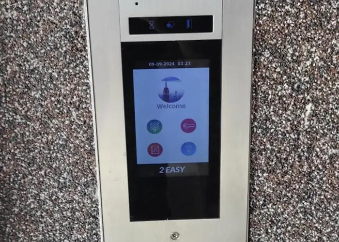 Urban Pulse Apartment, With Free Parking Apartment