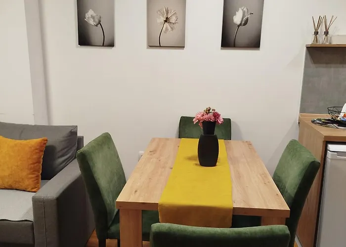 Urban Pulse Apartment, With Free Parking Apartment *